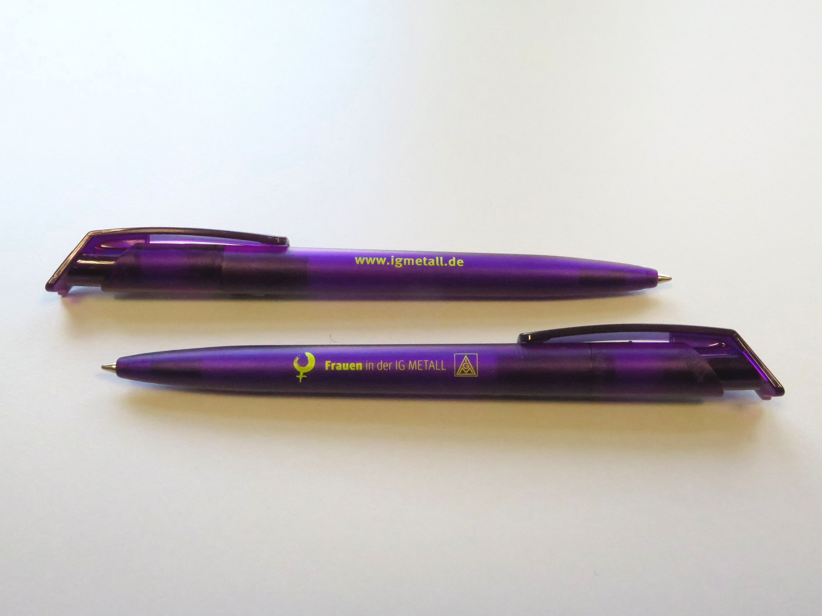 Kugelschreiber lila mit Frauenzeichen